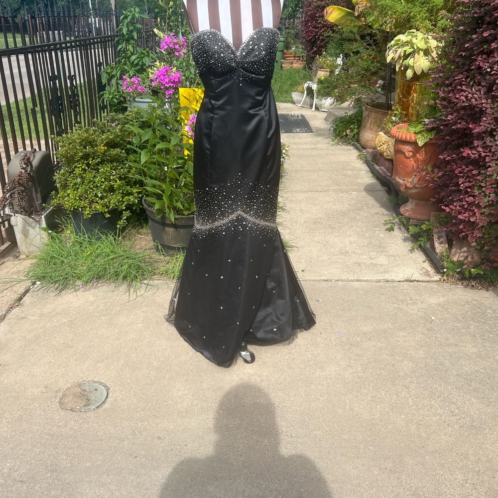 Elegant Black Strapless Gown